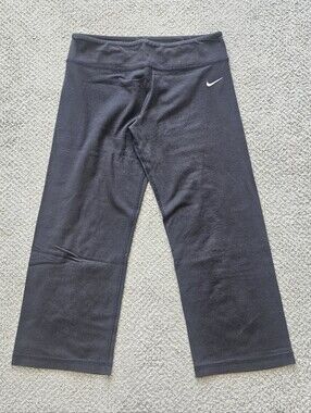 NIKE The Athletic Department Grey Capri Pants Small